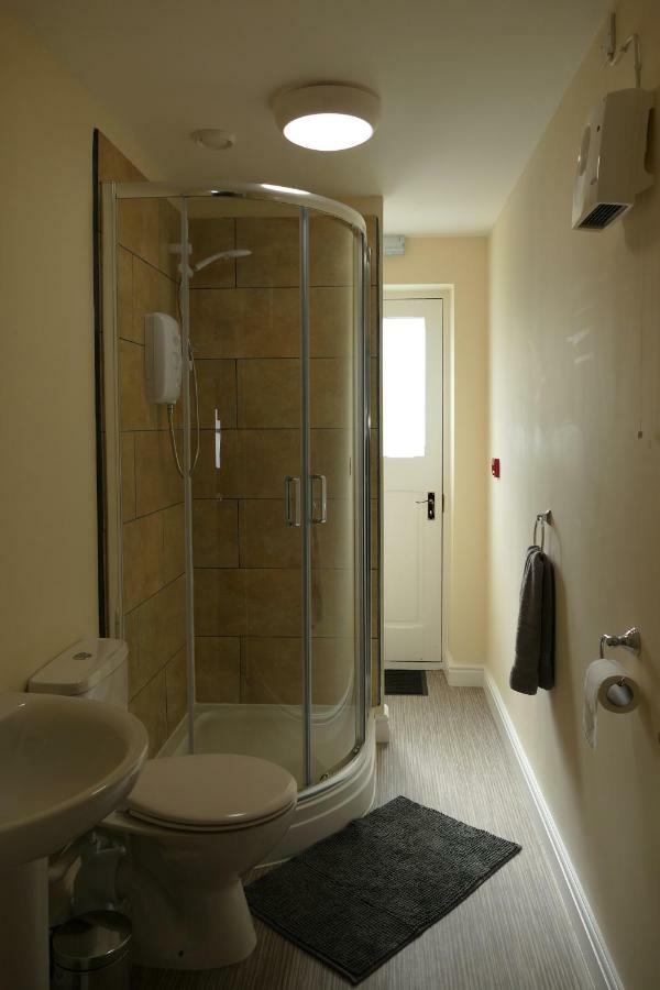 2 Bell Street Apartment ทัลการ์ธ ภายนอก รูปภาพ
